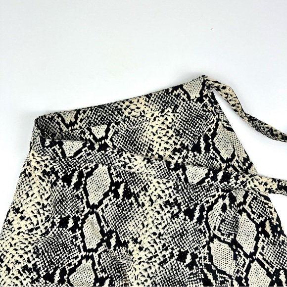 Nasty Gal Collection - Snake Print Ruffle Hem Skirt - Picture 3 of 10